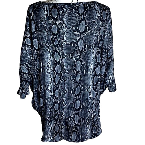 EXPRESS animal print butterfly sleeve blouse medium - Picture 3 of 5